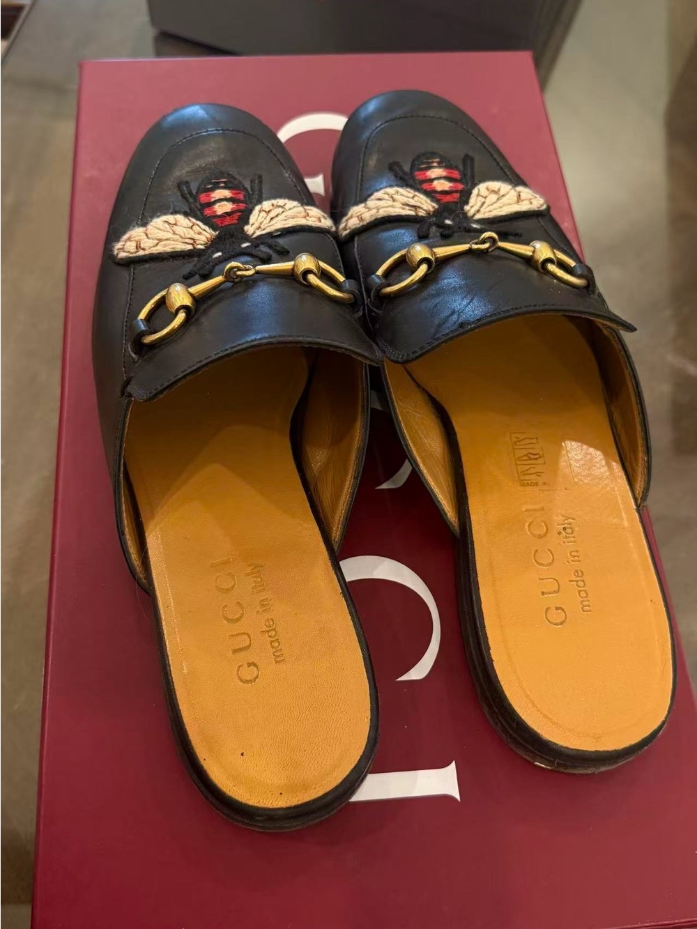Gucci Black Leather Mules with Embroidered Bee and Gold Horsebit - Picture 3 of 4